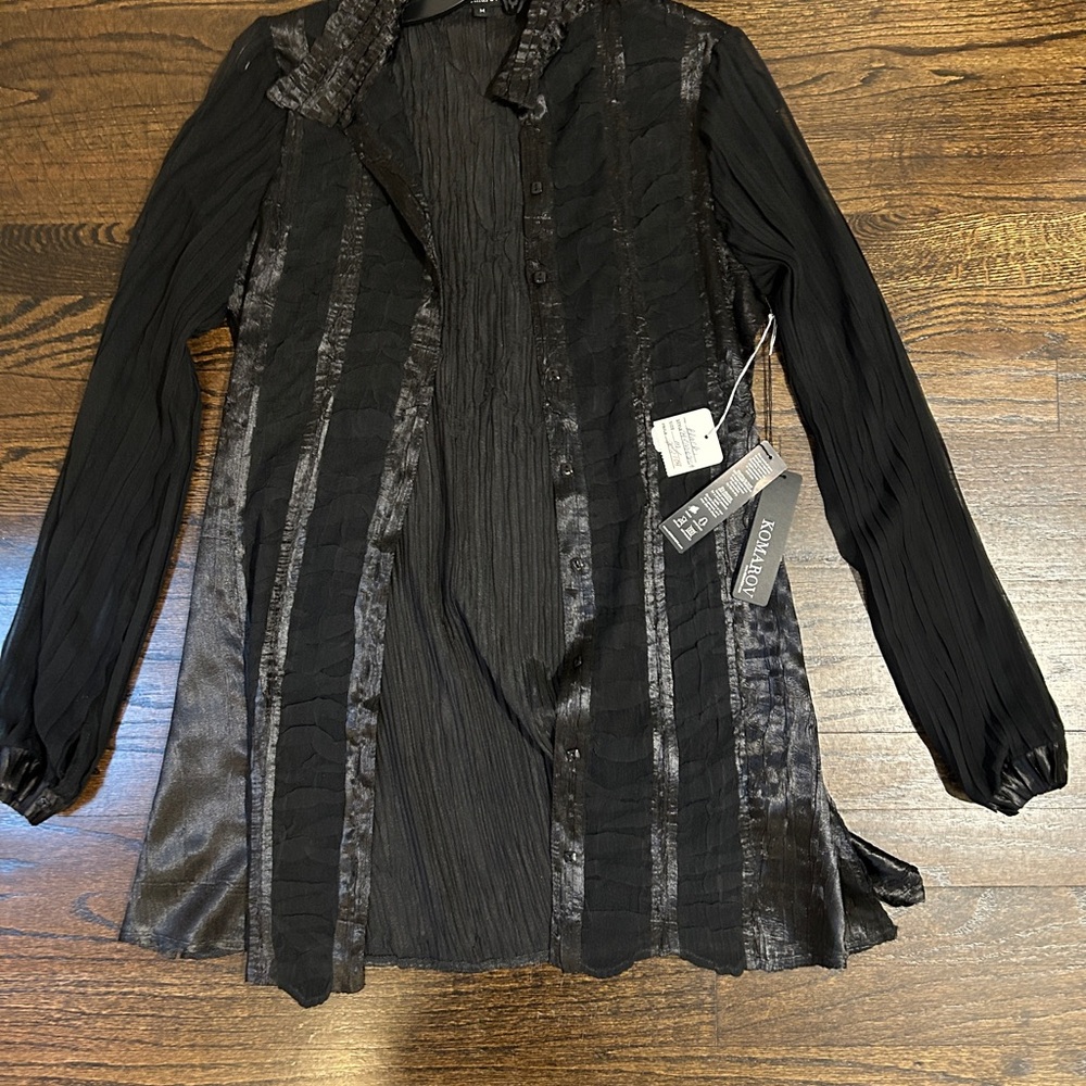 NWT Komarov Women’s Textured Black Blouse Size Medium